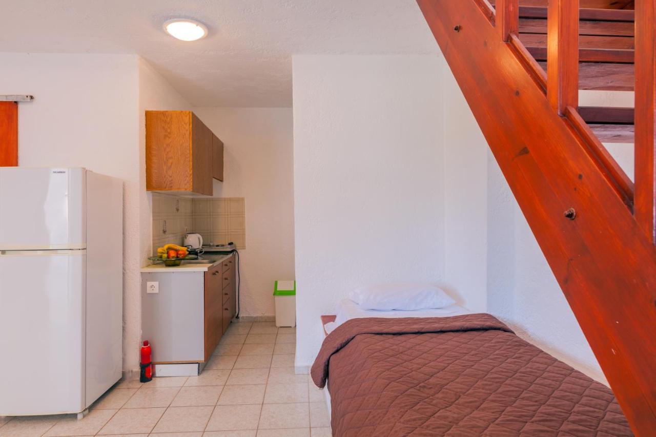 Anatoli Lygaria Apartments On The Beach リガリア エクステリア 写真